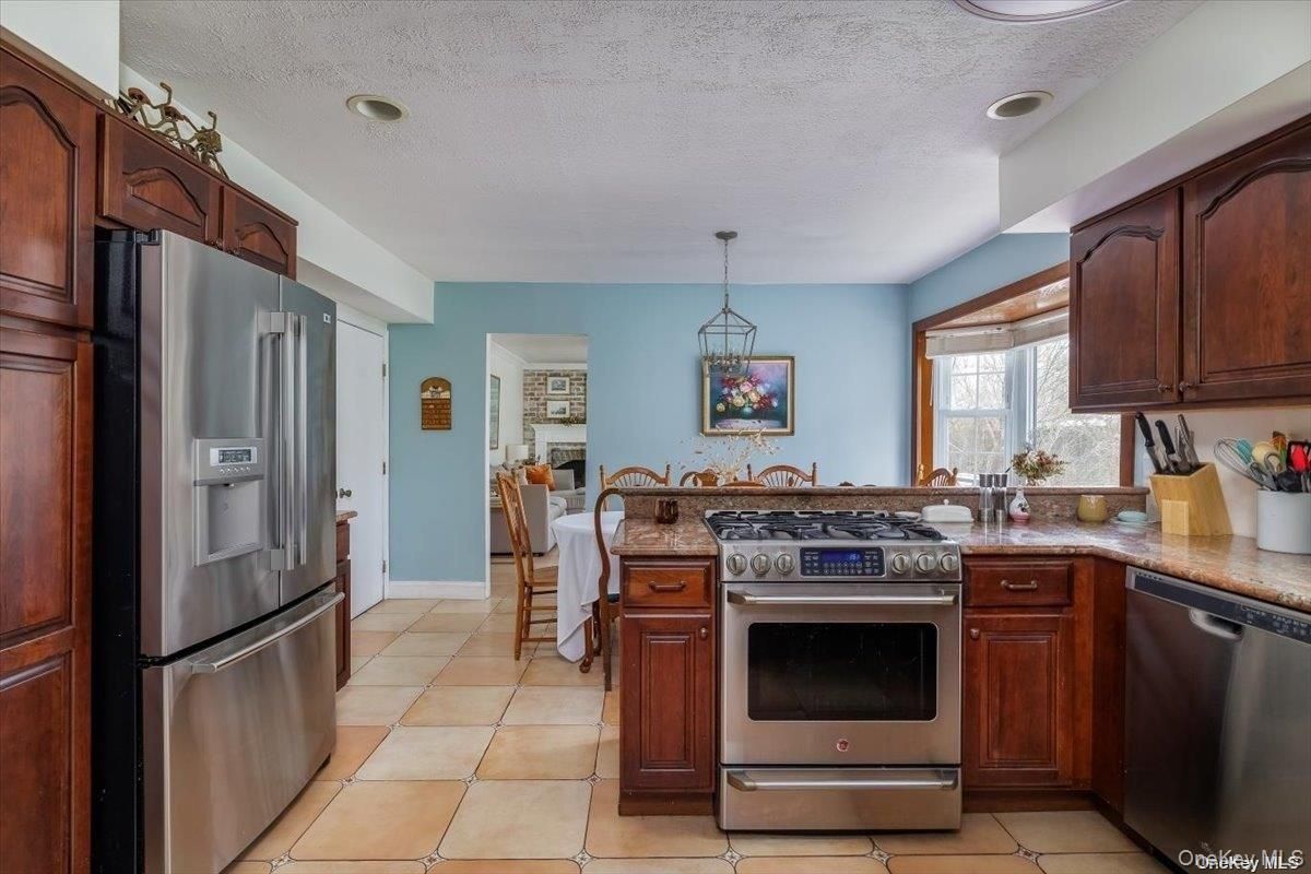 Interior, Kitchen, Pendant Lights, Recessed Lighting, Stainless Steel Appliances