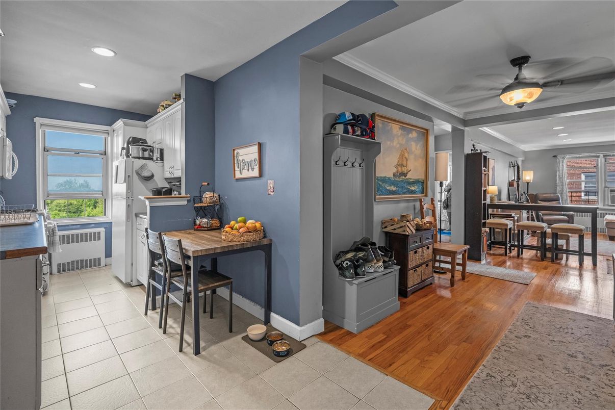 Dining room, Interior, Kitchen, Recessed Lighting, Wood Texture Flooring