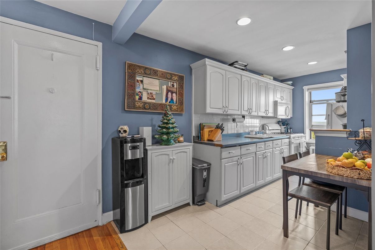 Interior, Kitchen, Recessed Lighting, Washer, Wood Texture Flooring