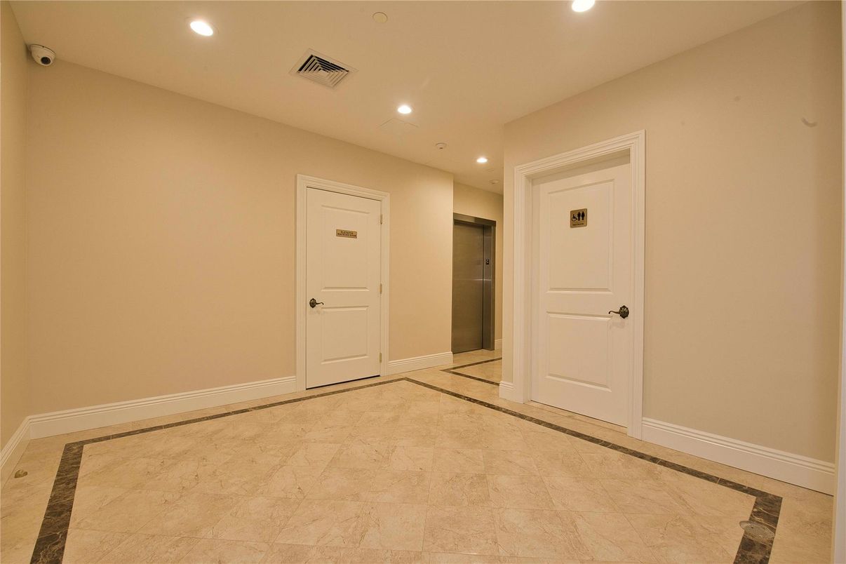 Empty room, Interior, Recessed Lighting