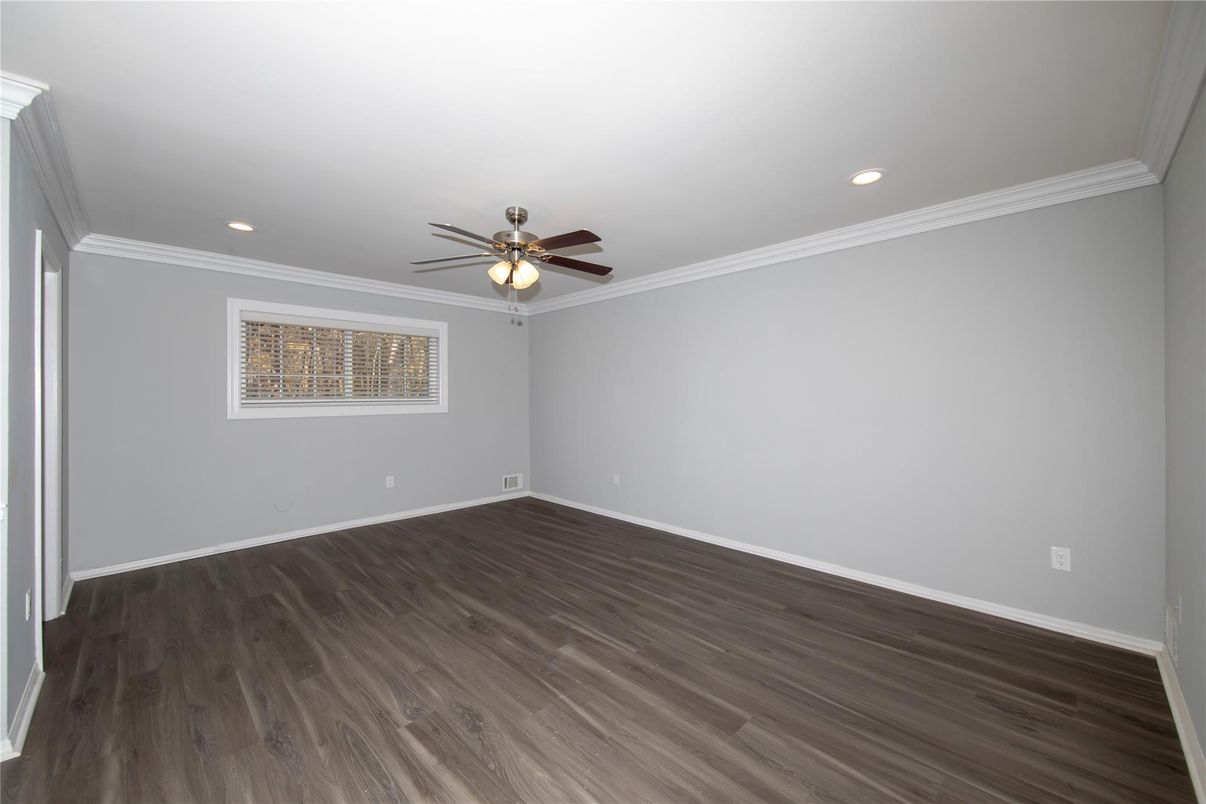 Empty room, Interior, Recessed Lighting, Wood Texture Flooring