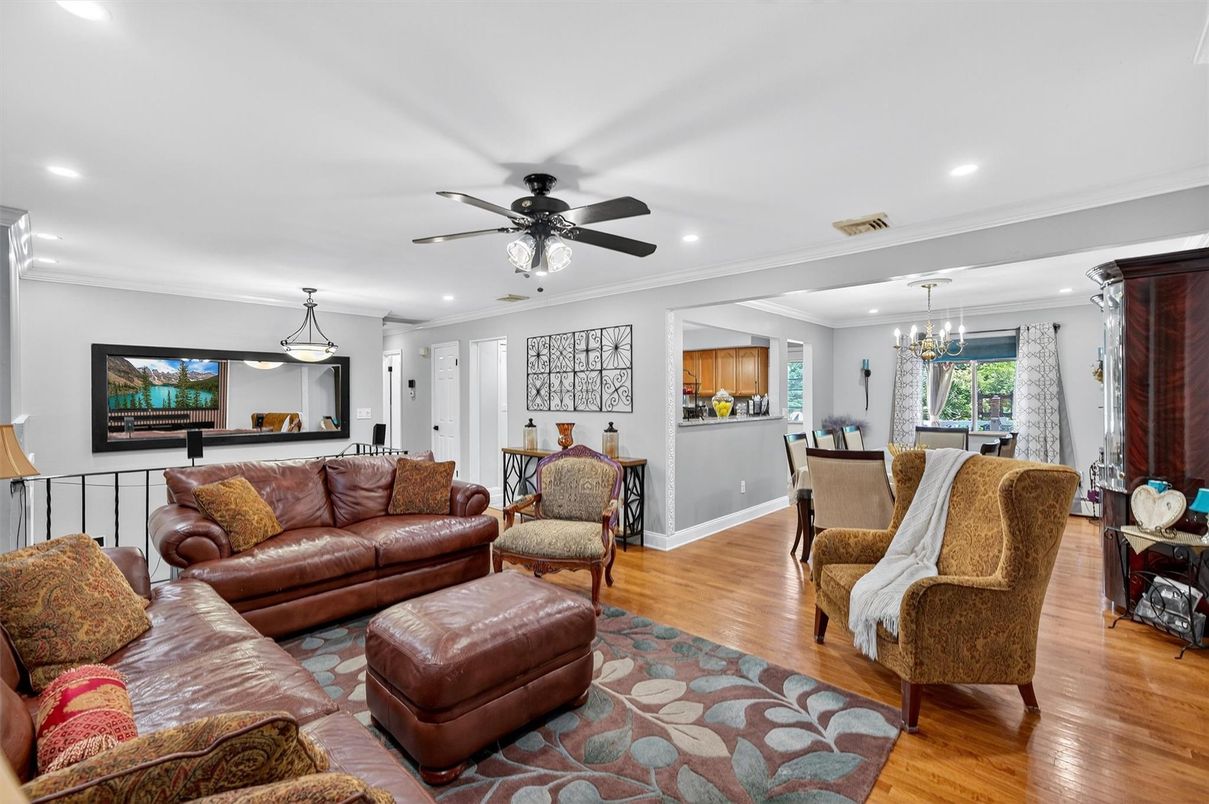 Chandelier, Dining room, Interior, Living room, Pendant Lights, Recessed Lighting, Wood Texture Flooring