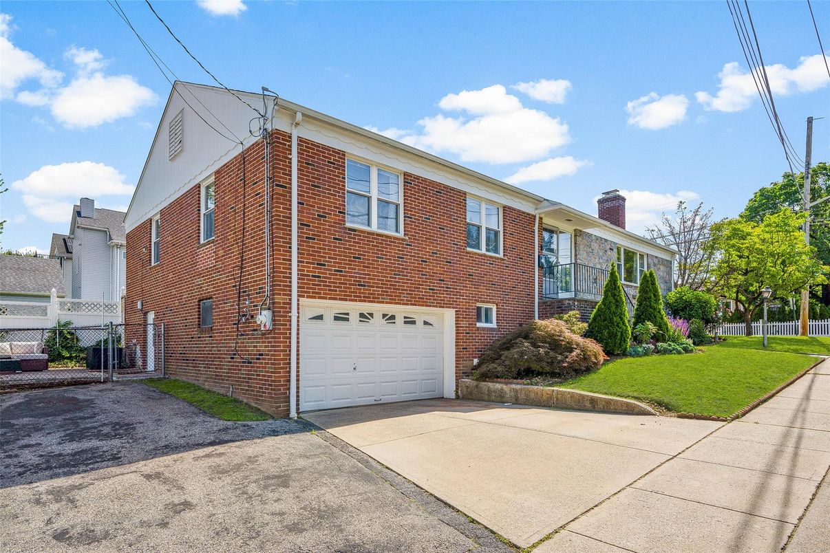 Attached, Exterior, Facade, Brick Facade, Rowhouse