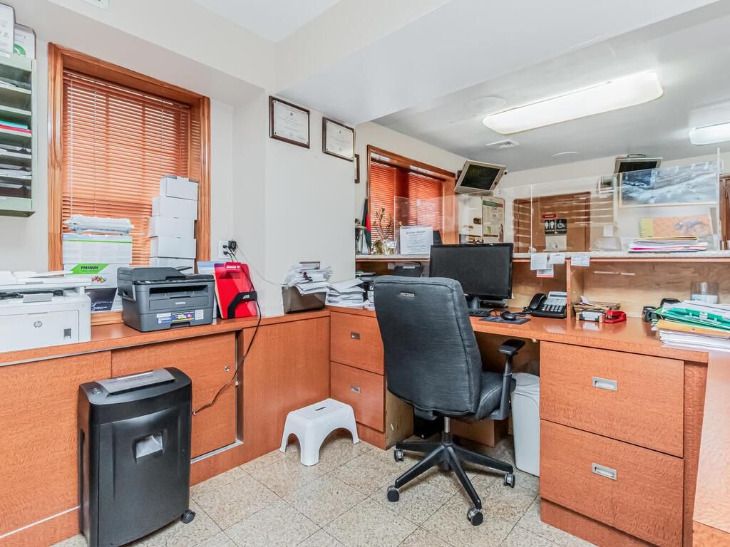 Home Office, Interior