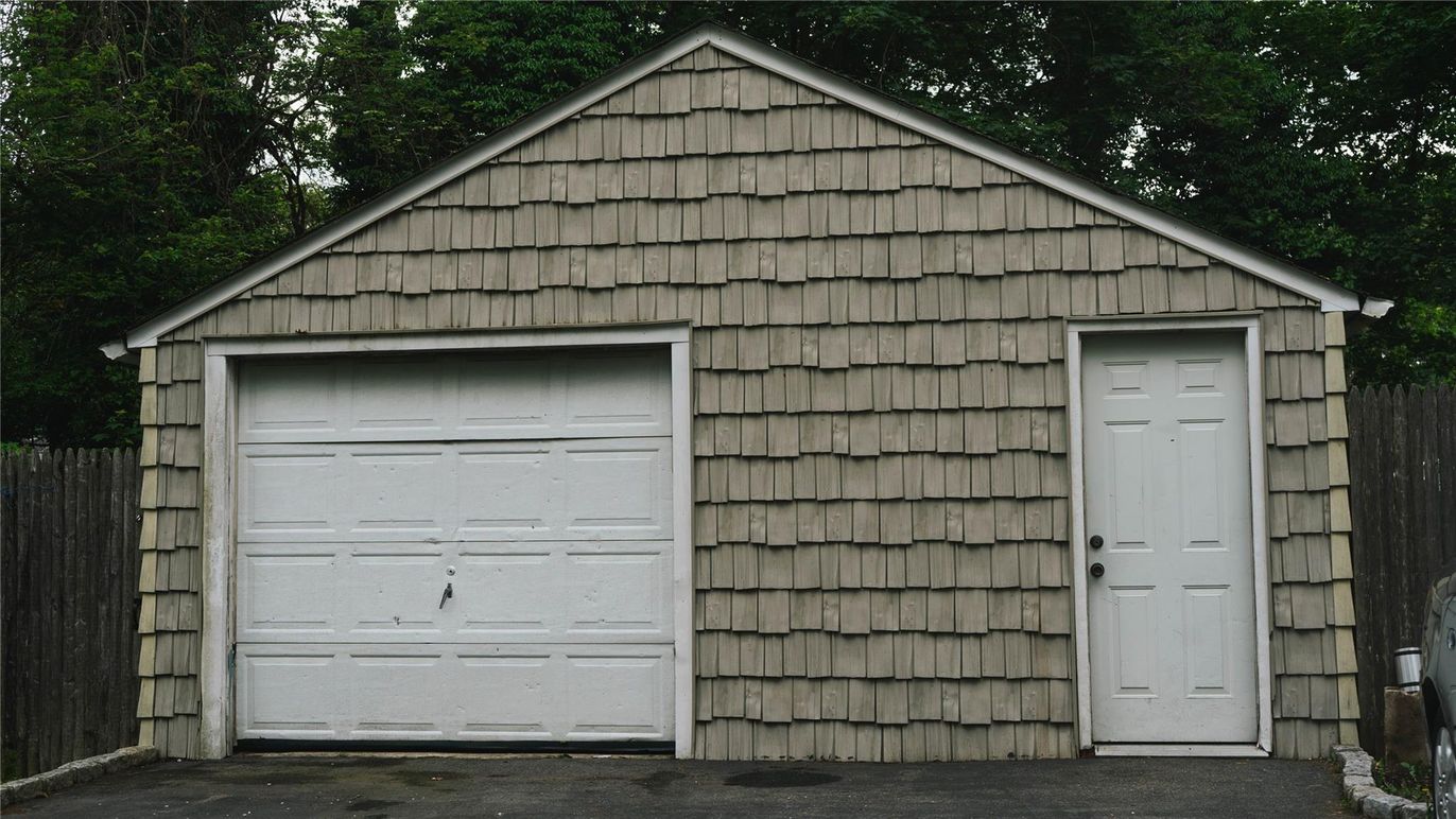 Detached Garage, Exterior