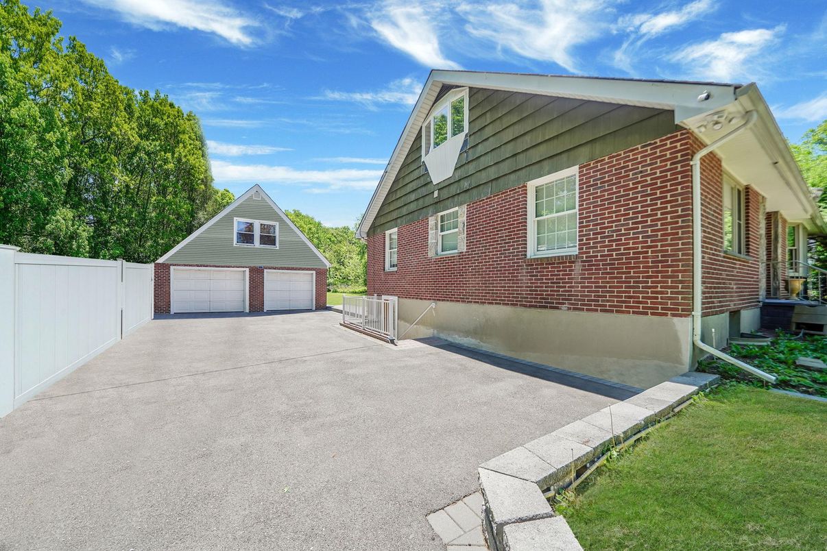 Detached Garage, Exterior