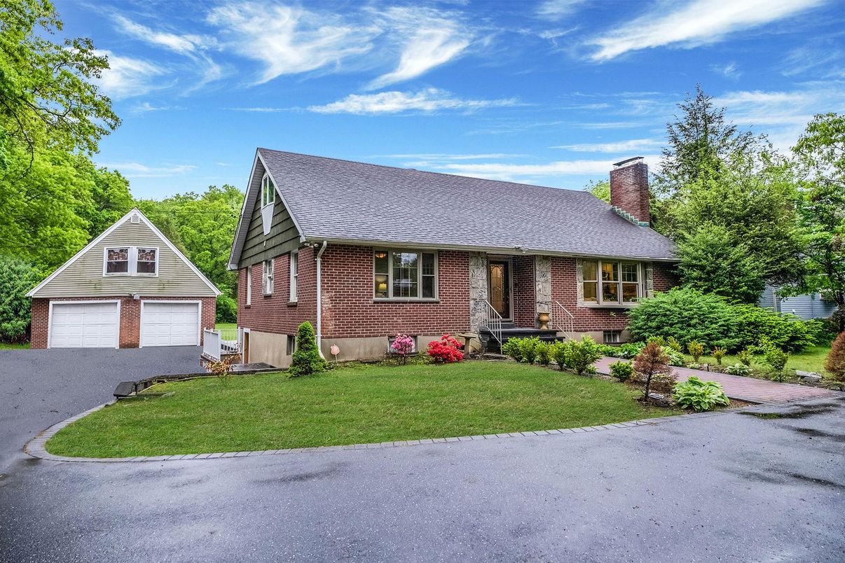 Attached, Exterior, Facade, Brick Facade, Cape Cod