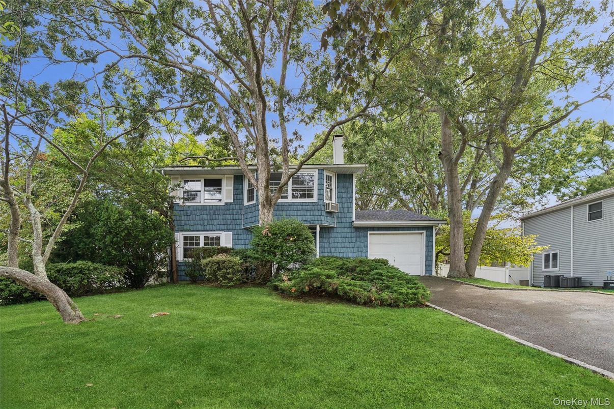 Attached, Backyard, Exterior, Facade, Split Level