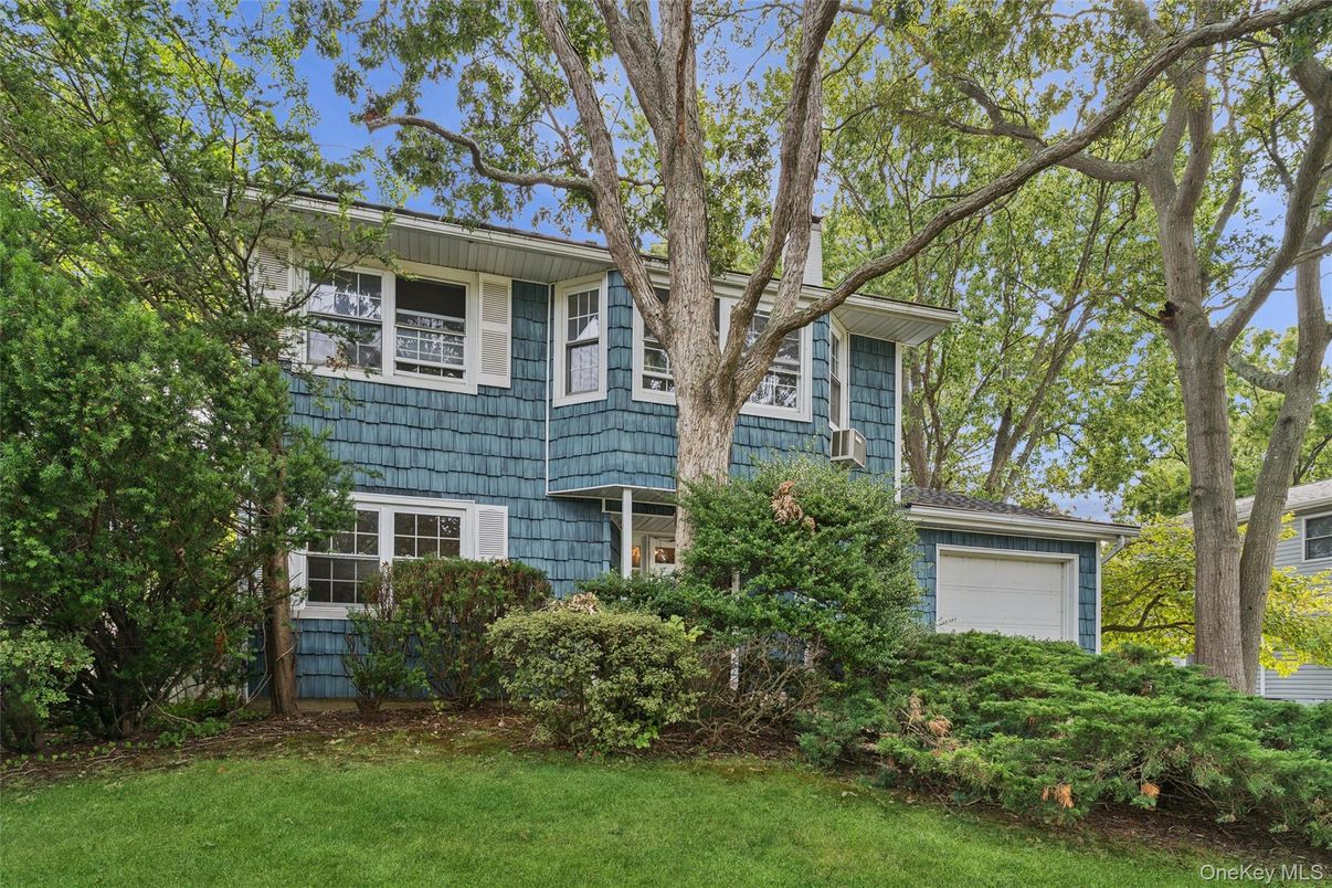 Attached, Backyard, Exterior, Facade, American Foursquare