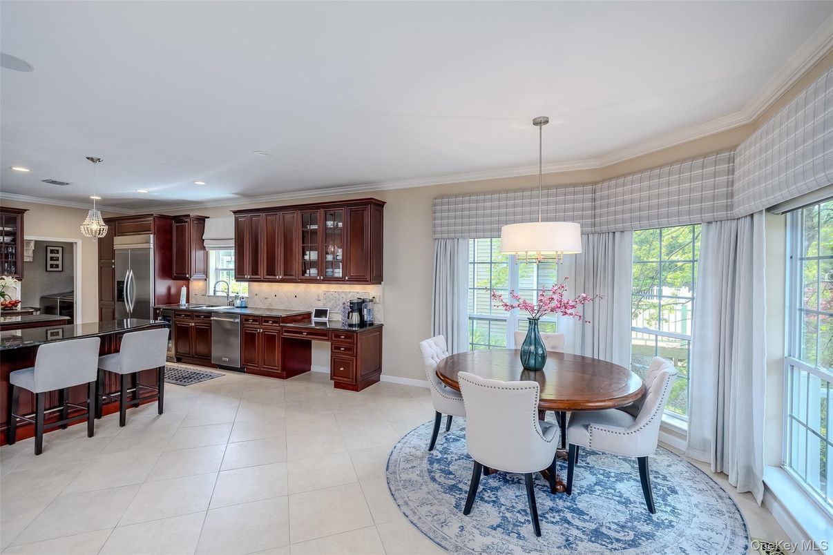 Dining room, Interior, Kitchen, Pendant Lights, Recessed Lighting, Stainless Steel Appliances