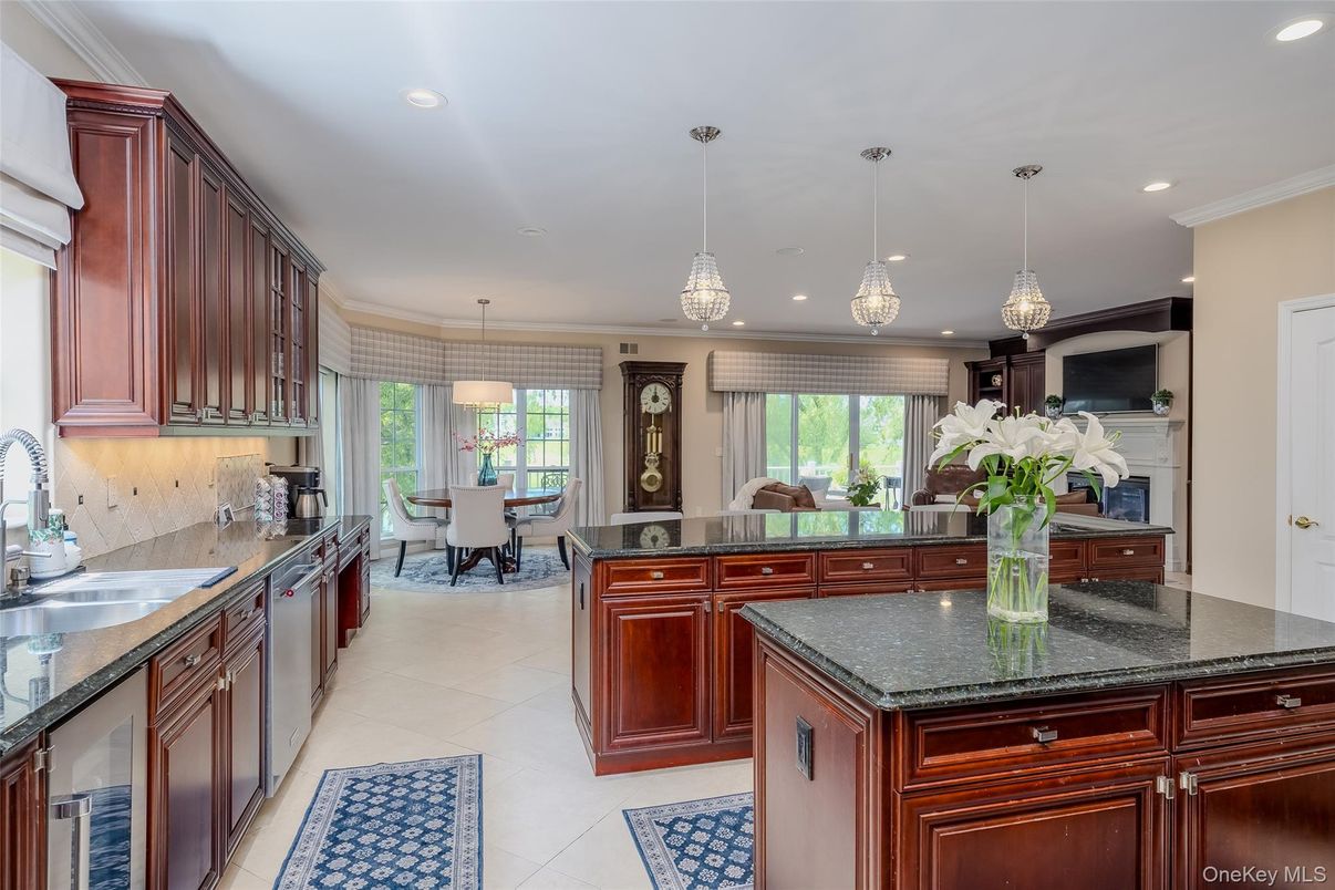 Dining room, Interior, Kitchen, Pendant Lights, Recessed Lighting, Stainless Steel Appliances