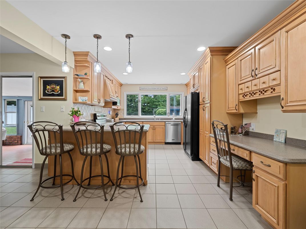 Interior, Kitchen, Pendant Lights, Recessed Lighting, Stainless Steel Appliances