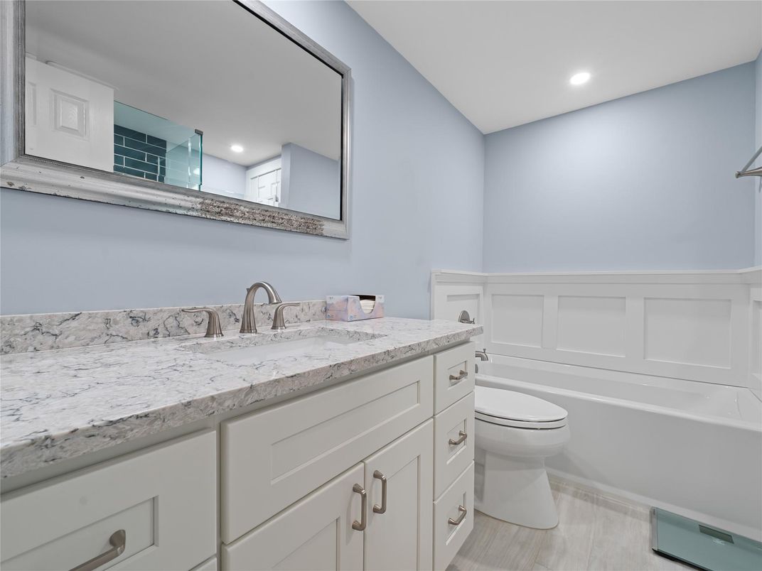 Bathroom, Interior, Recessed Lighting