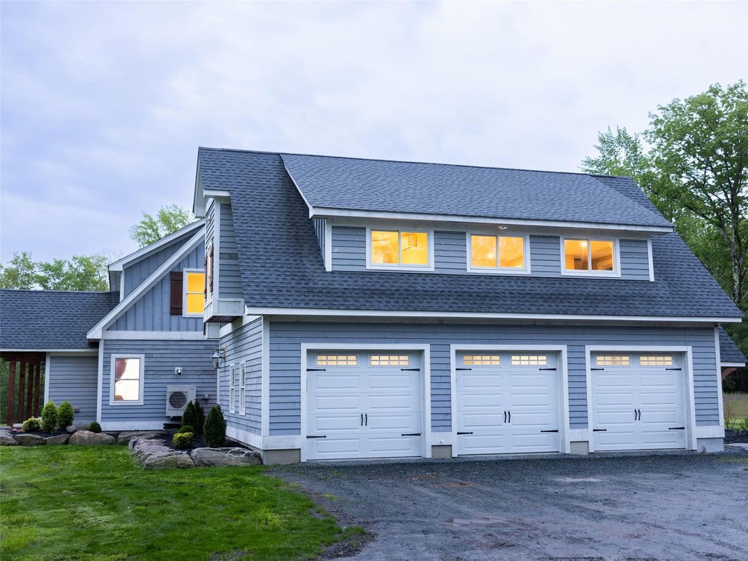 Attached, Exterior, Facade, Cape Cod