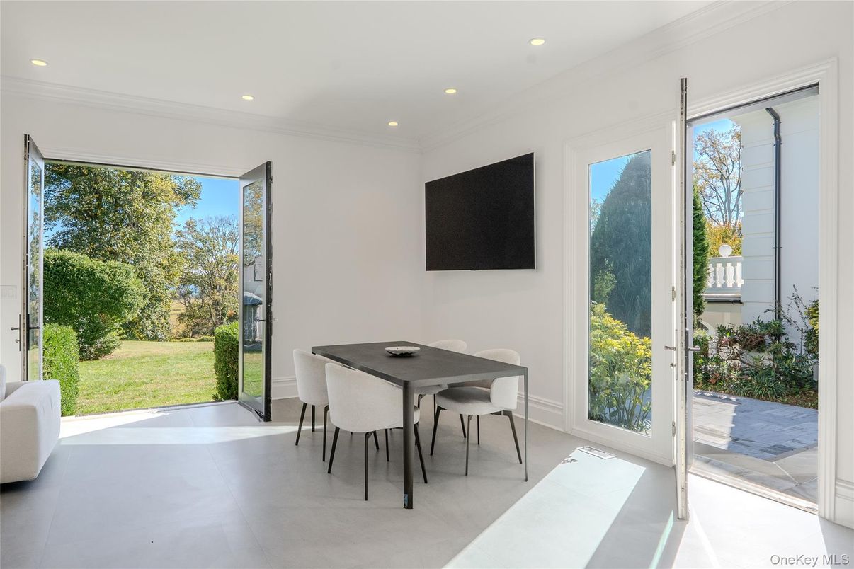 Dining room, Interior, Recessed Lighting