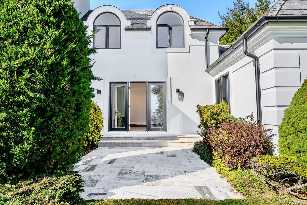 Exterior, Facade, French Provincial