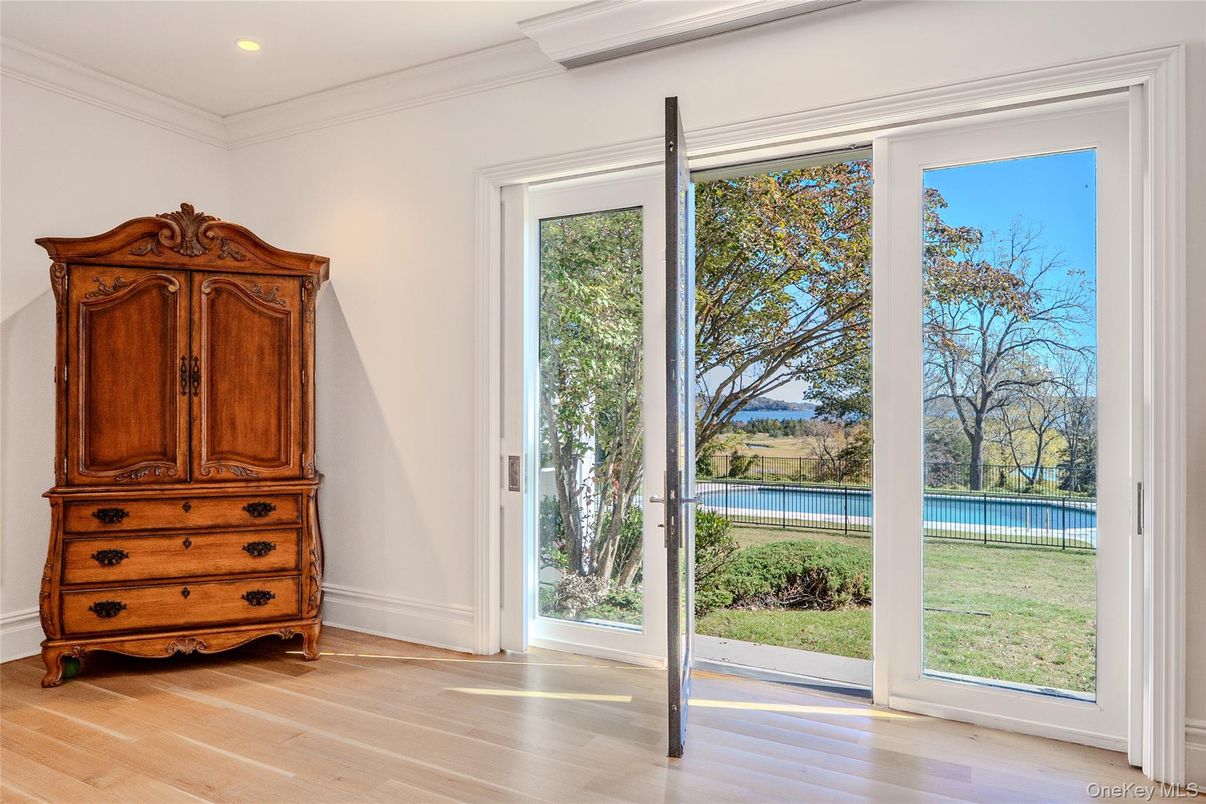 Interior, Recessed Lighting, Water, Wood Texture Flooring