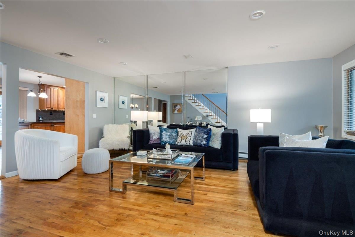 Interior, Living room, Pendant Lights, Recessed Lighting, Wood Texture Flooring