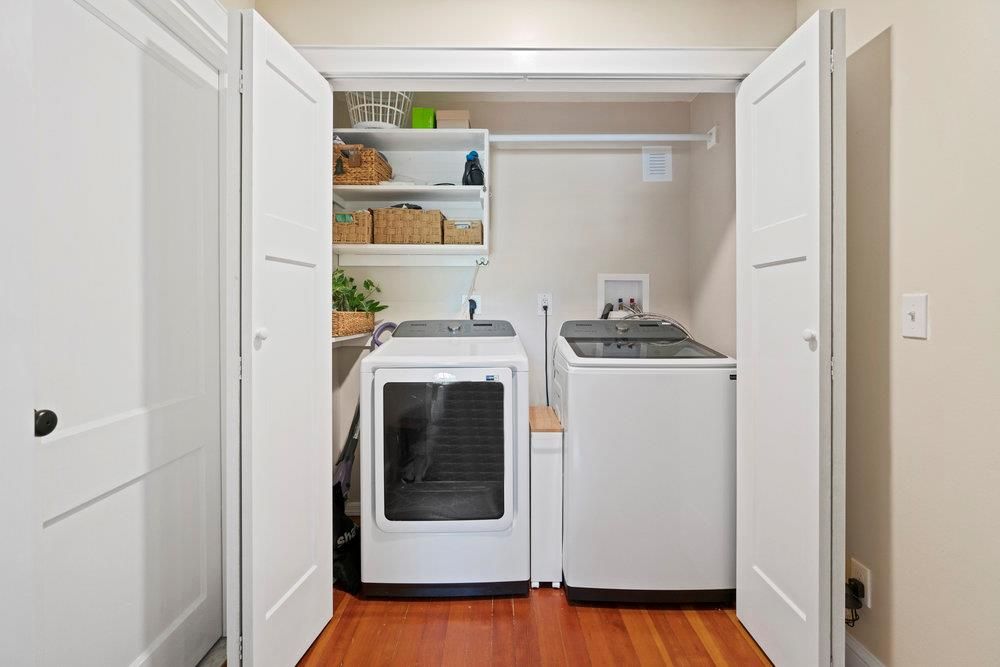 Interior, Utility Closets, Washer, Wood Texture Flooring