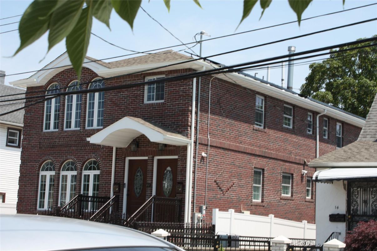 Exterior, Facade, Brick Facade, Georgian