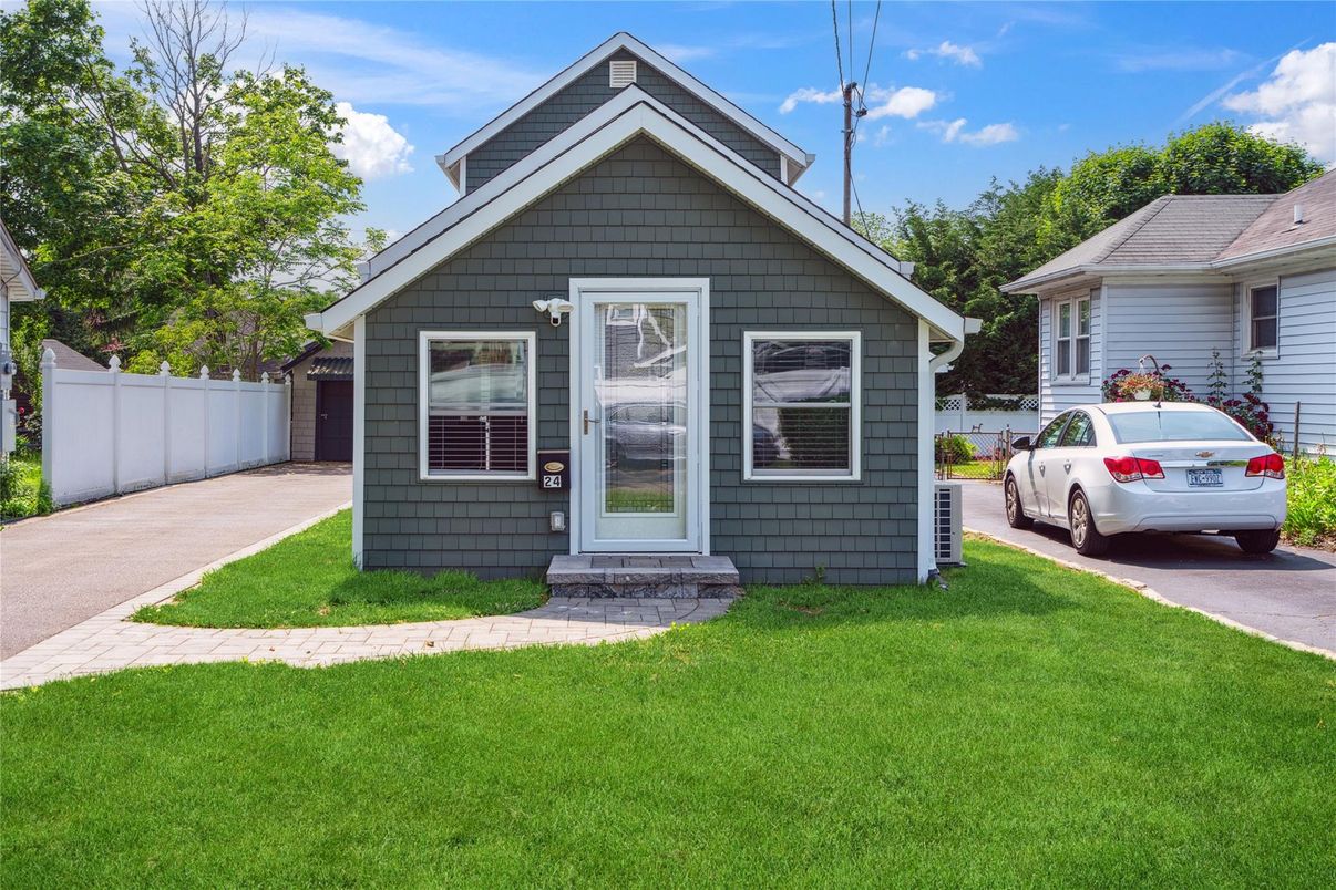 Exterior, Facade, None
