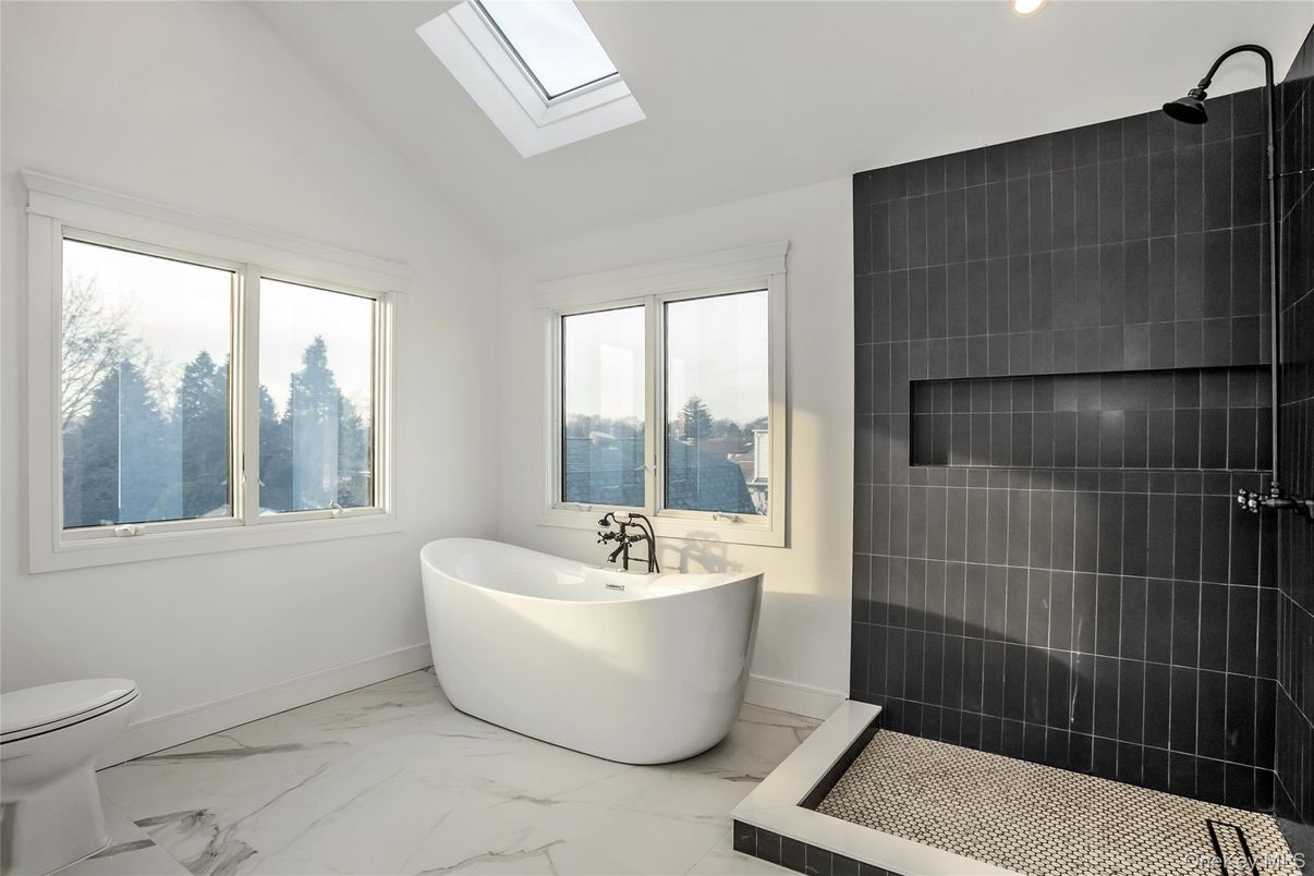Bathroom, Free Standing Baths, Interior, Marble, Recessed Lighting, Water