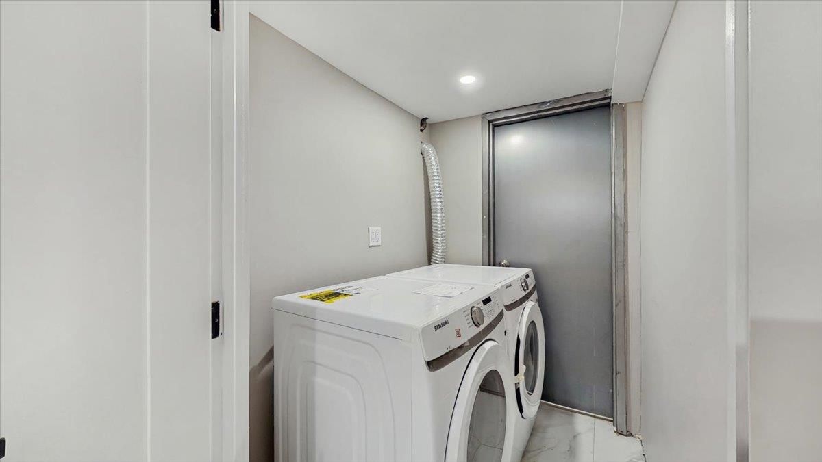Interior, Marble, Recessed Lighting, Washer