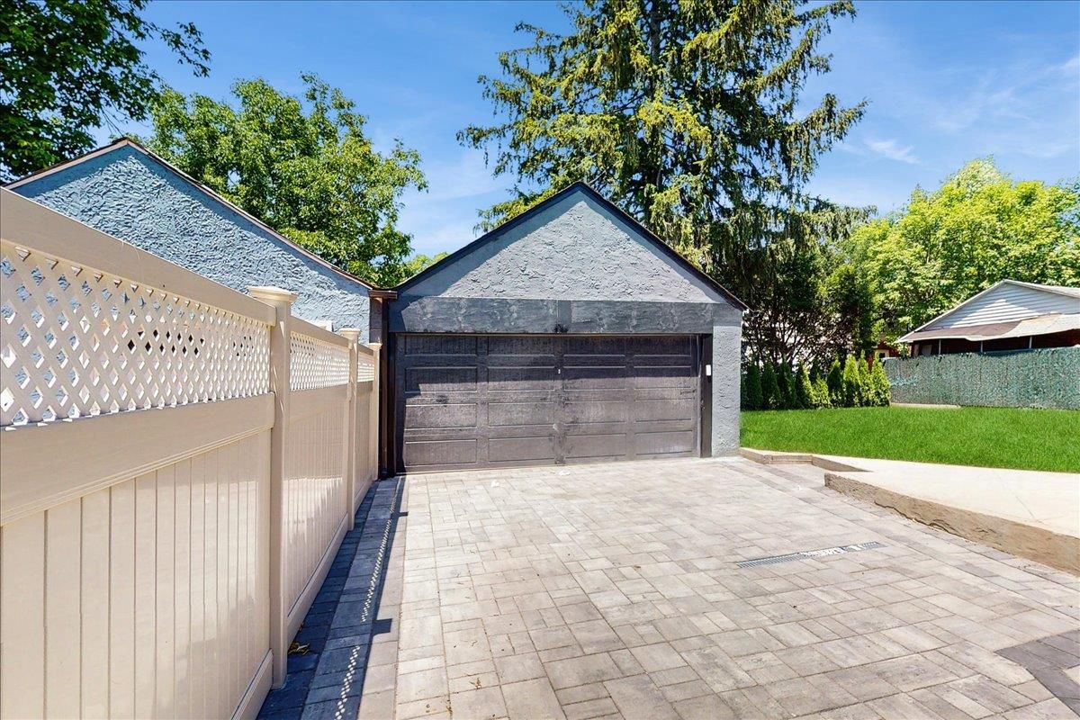 Detached Garage, Exterior