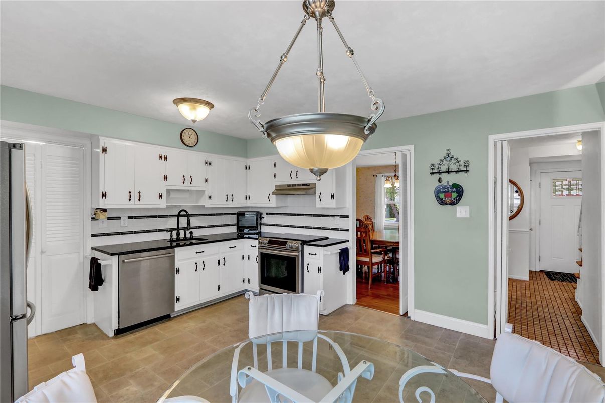 Dining room, Interior, Kitchen, Stainless Steel Appliances