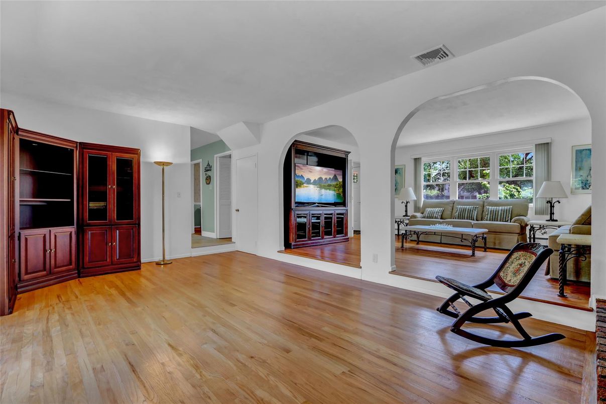 Fitness Equipment, Interior, Living room, Wood Texture Flooring