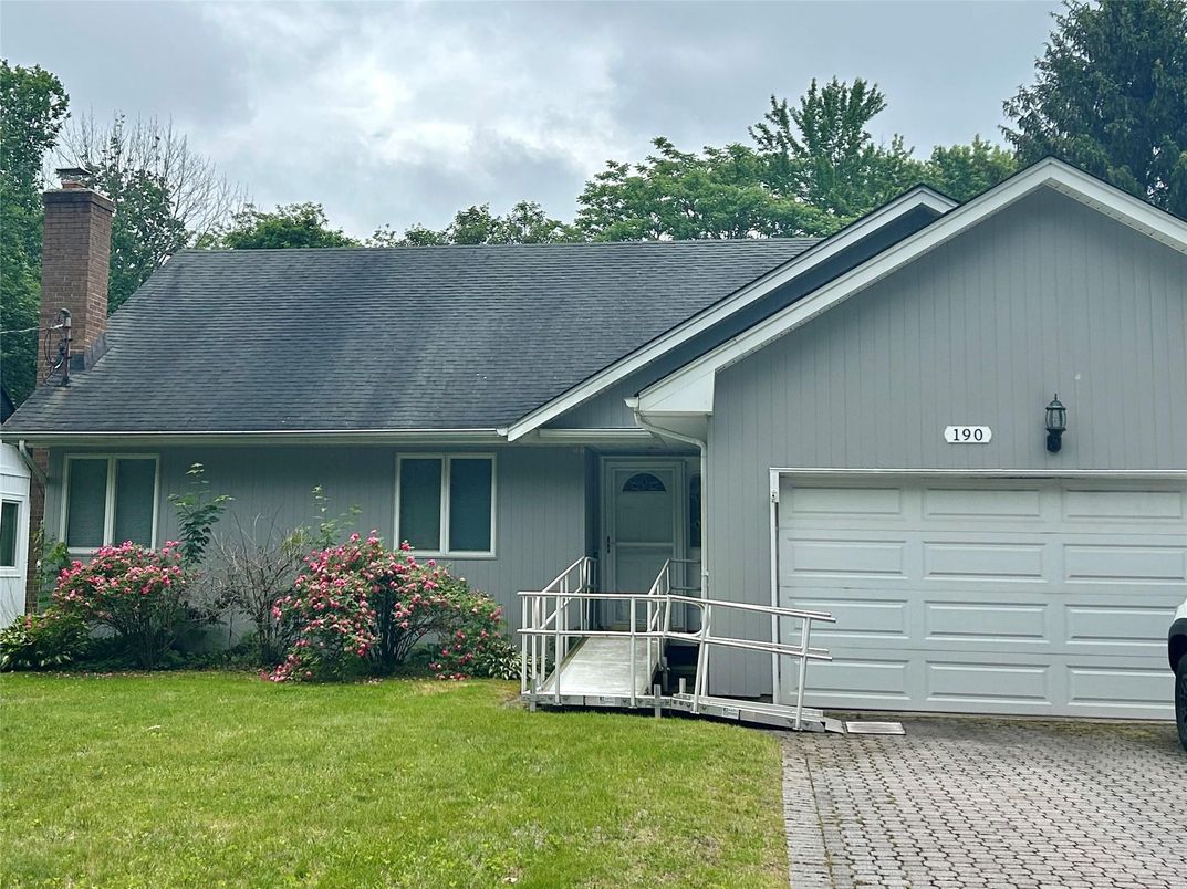 Attached, Exterior, Facade, Ranch