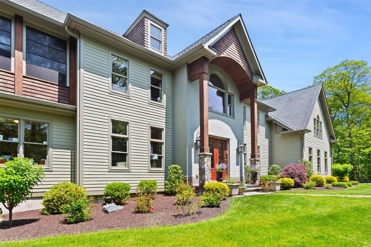 Exterior, Facade, Queen Anne Victorian