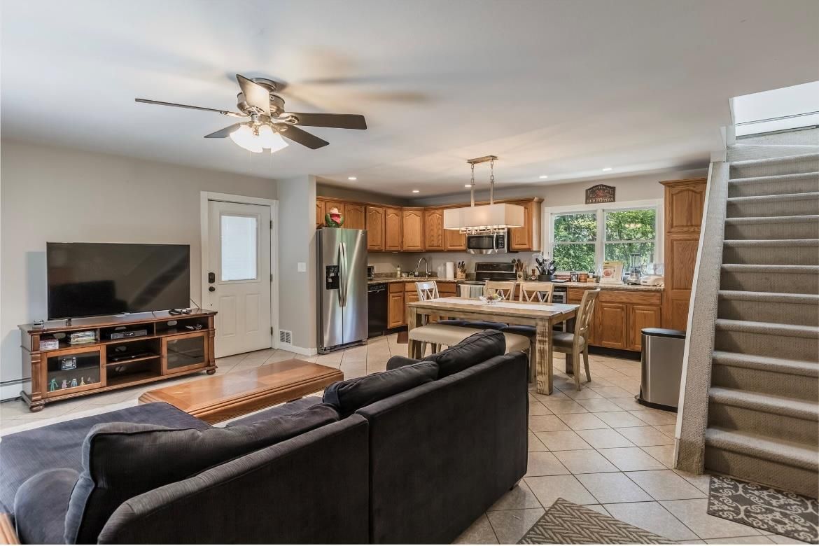 Dining room, Interior, Kitchen, Living room, Pendant Lights, Recessed Lighting, Stainless Steel Appliances