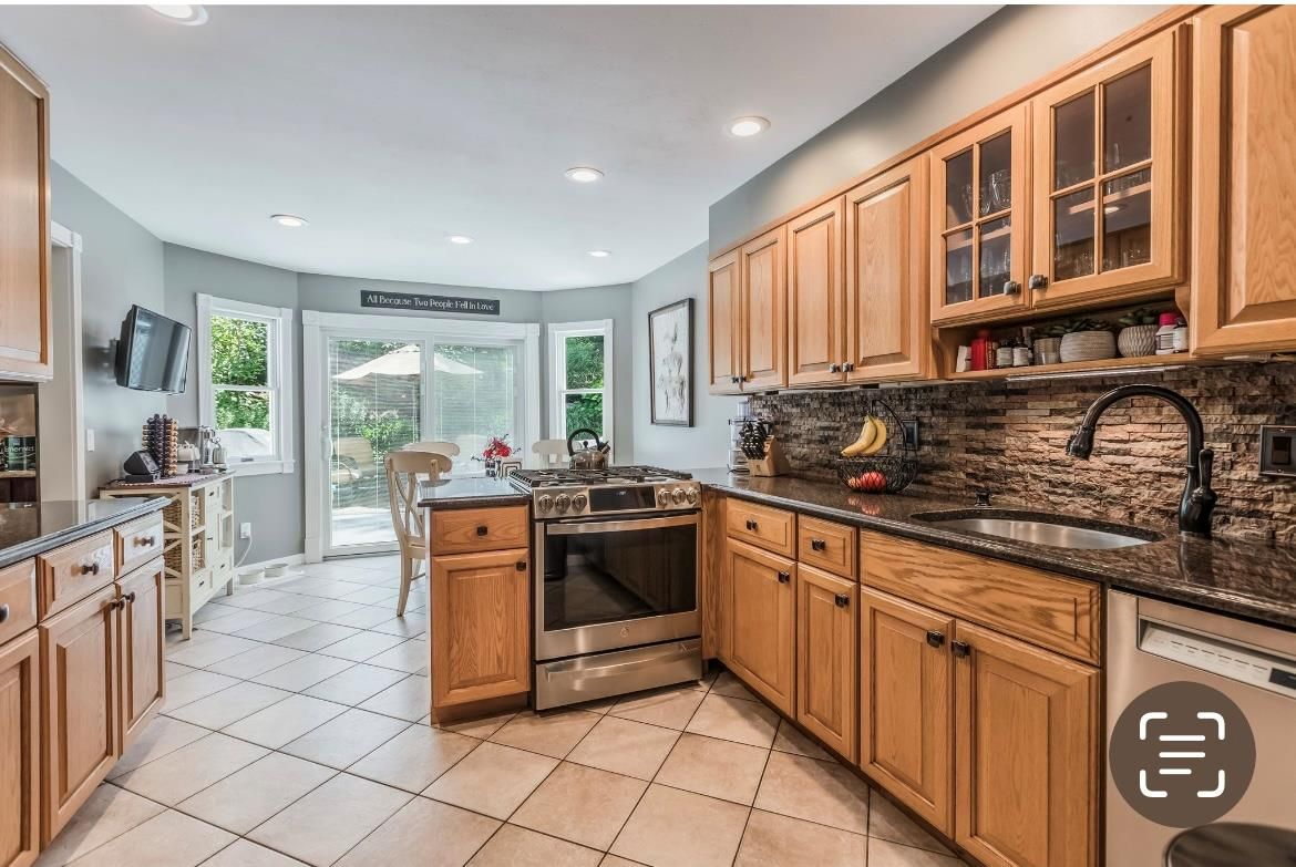 Dining room, Interior, Kitchen, Recessed Lighting, Stainless Steel Appliances
