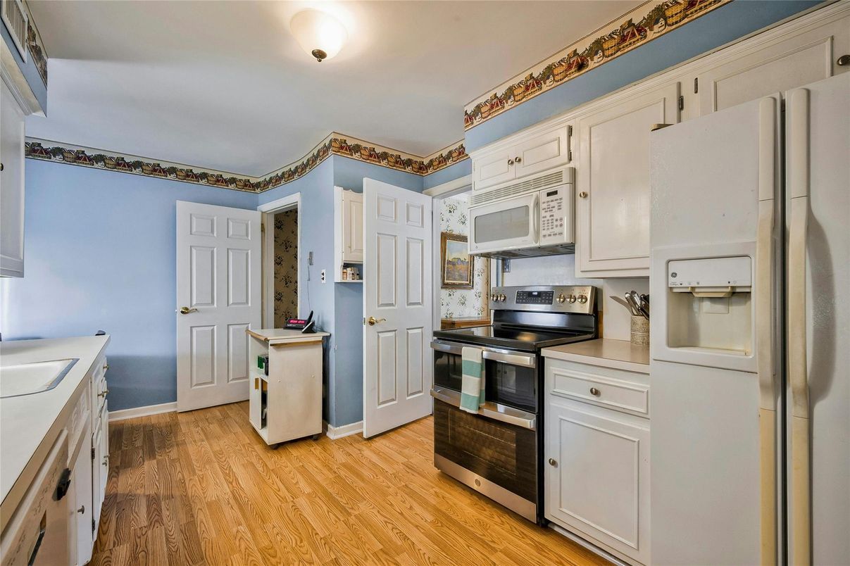 Interior, Kitchen, Stainless Steel Appliances, Wood Texture Flooring