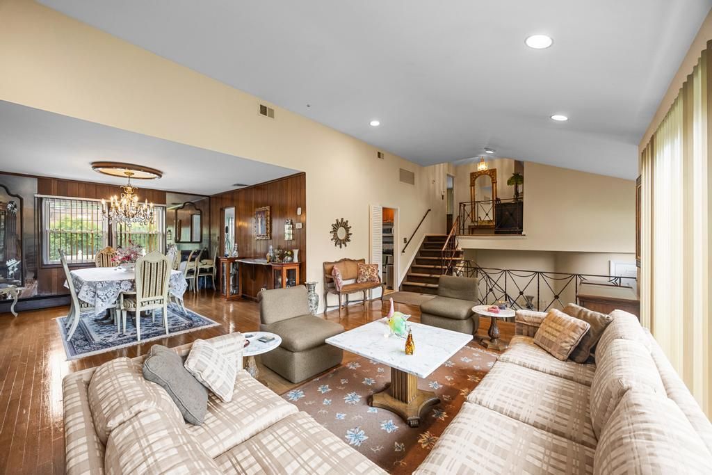Chandelier, Dining room, Interior, Living room, Recessed Lighting, Wood Texture Flooring