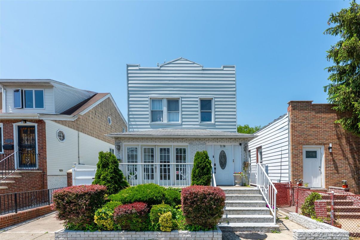 Exterior, Facade, Brick Facade, Farmhouse