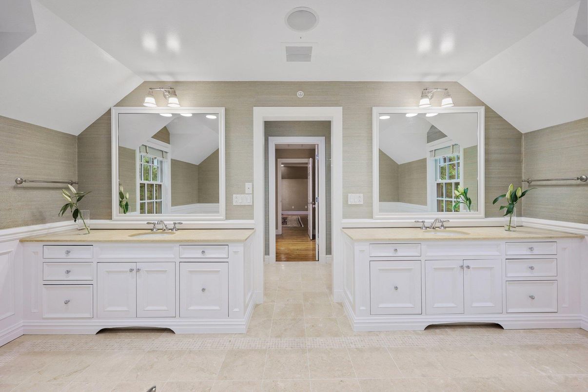 Bathroom, Dual Sink Vanities, Interior