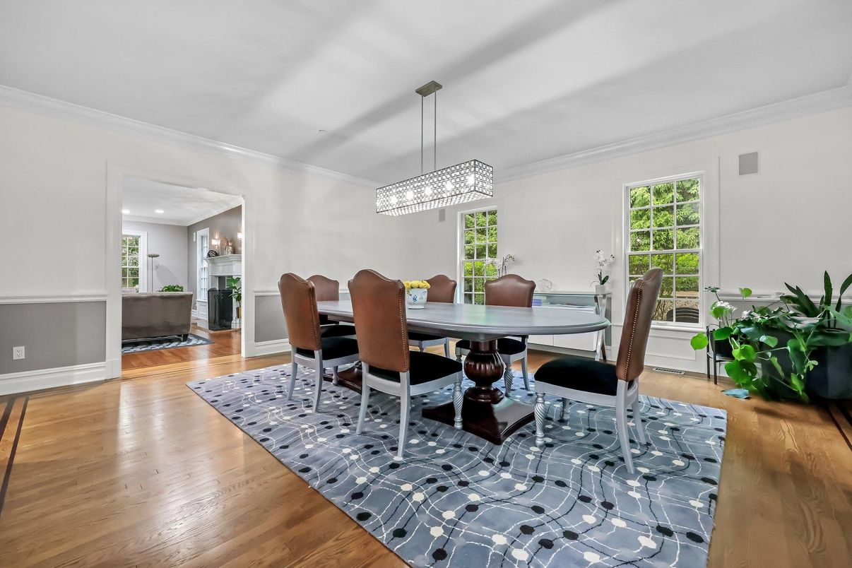 Chandelier, Dining room, Interior, Pendant Lights, Recessed Lighting, Wood Texture Flooring