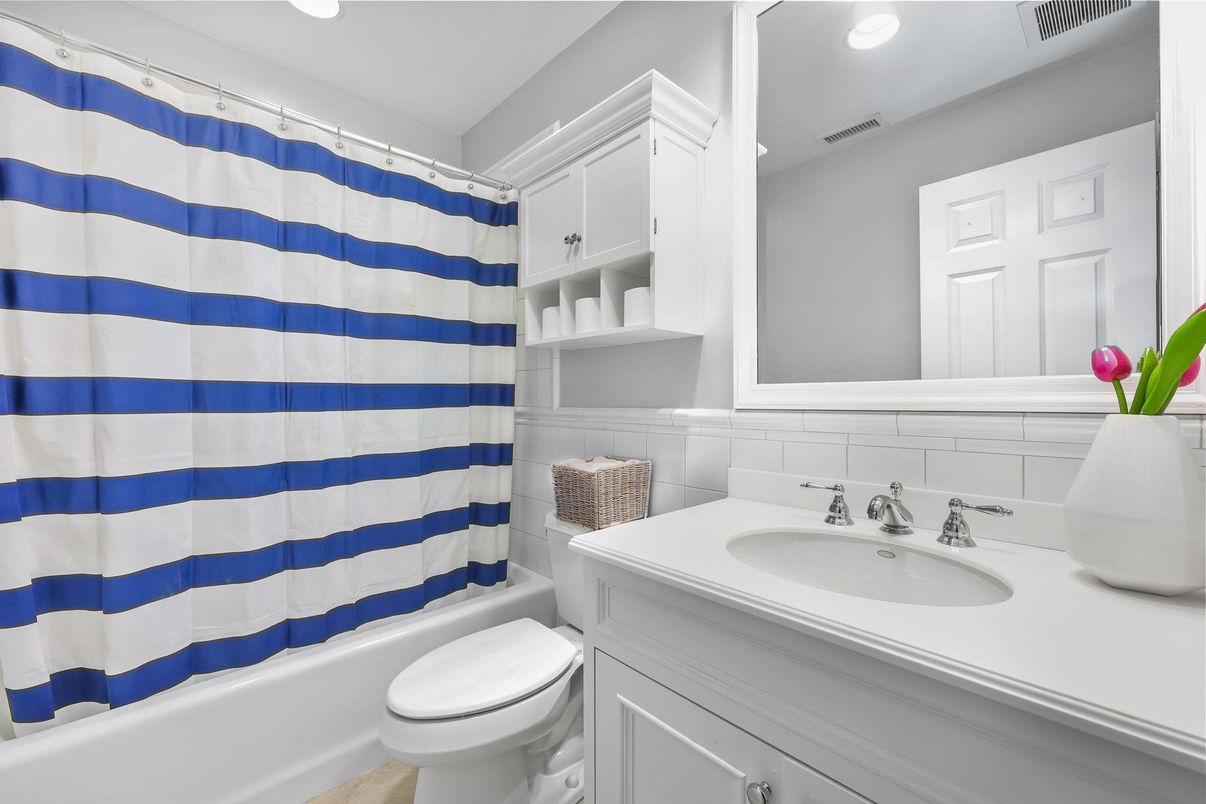 Bathroom, Interior, Recessed Lighting