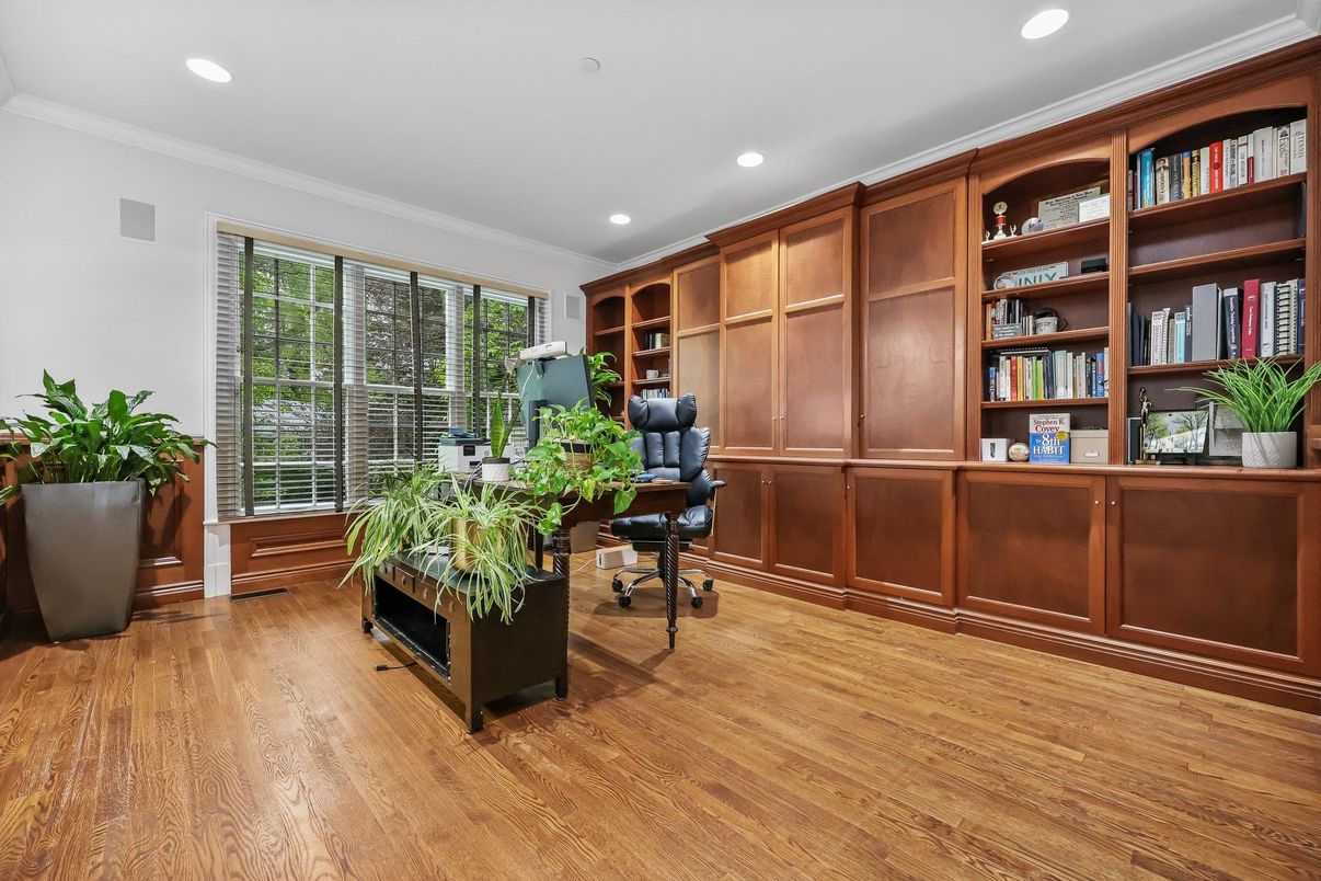 Home Office, Interior, Recessed Lighting, Wood Texture Flooring