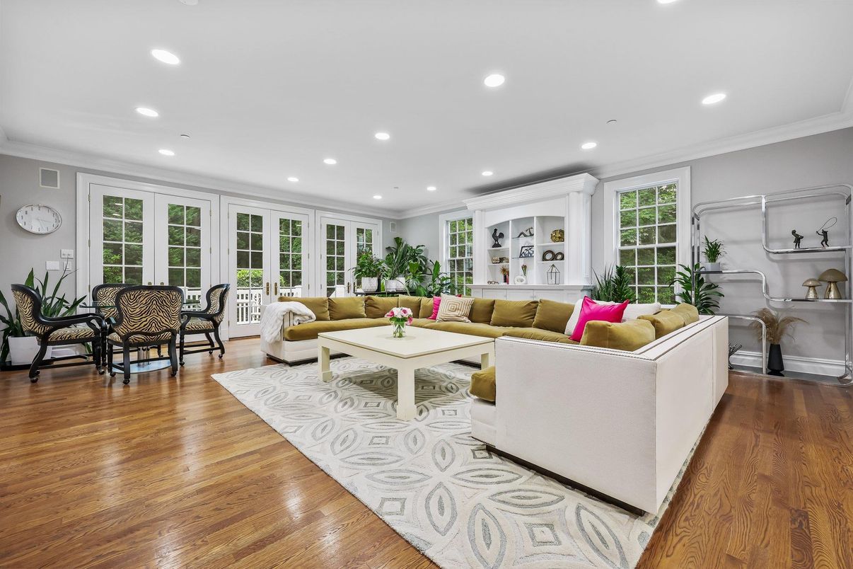 Dining room, Interior, Living room, Recessed Lighting, Wood Texture Flooring