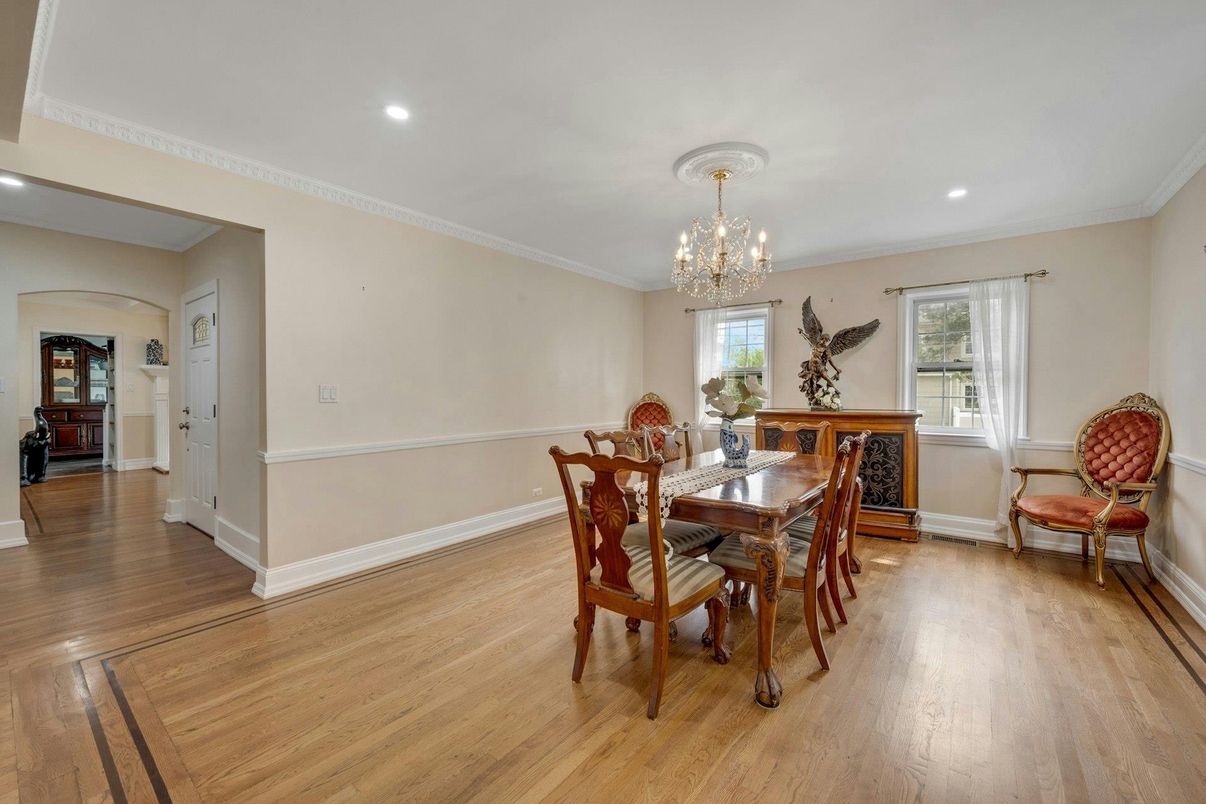 Chandelier, Dining room, Interior, Recessed Lighting, Wood Texture Flooring