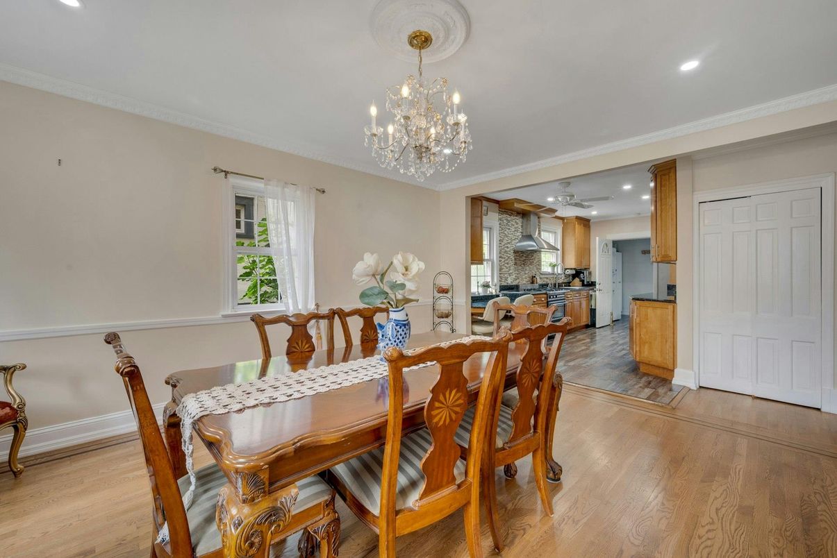 Chandelier, Dining room, Interior, Kitchen, Recessed Lighting, Wood Texture Flooring