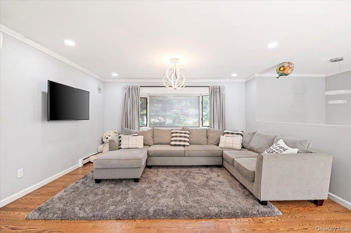 Interior, Living room, Pendant Lights, Recessed Lighting, Wood Texture Flooring