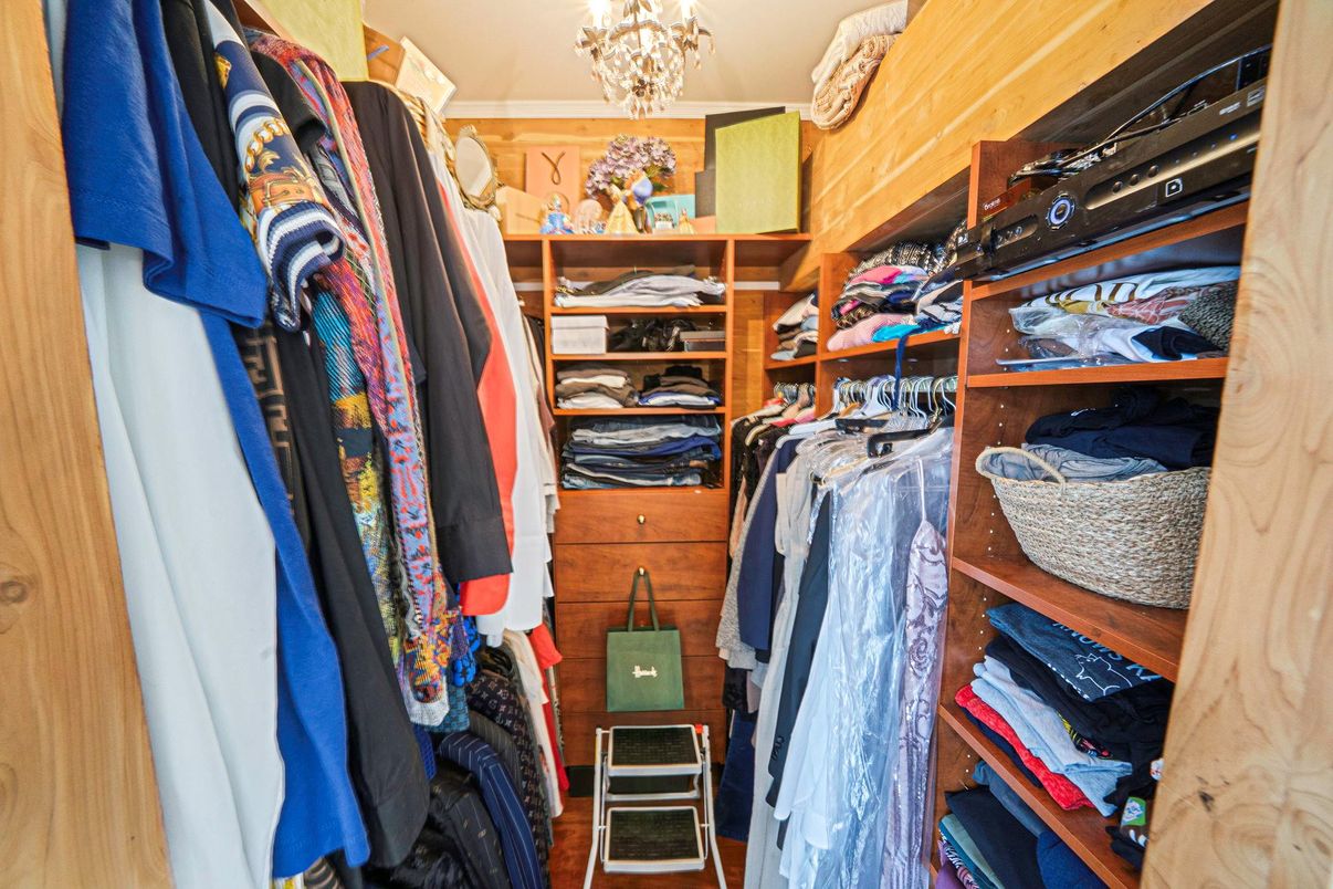 Chandelier, Interior, Walk-in Closets