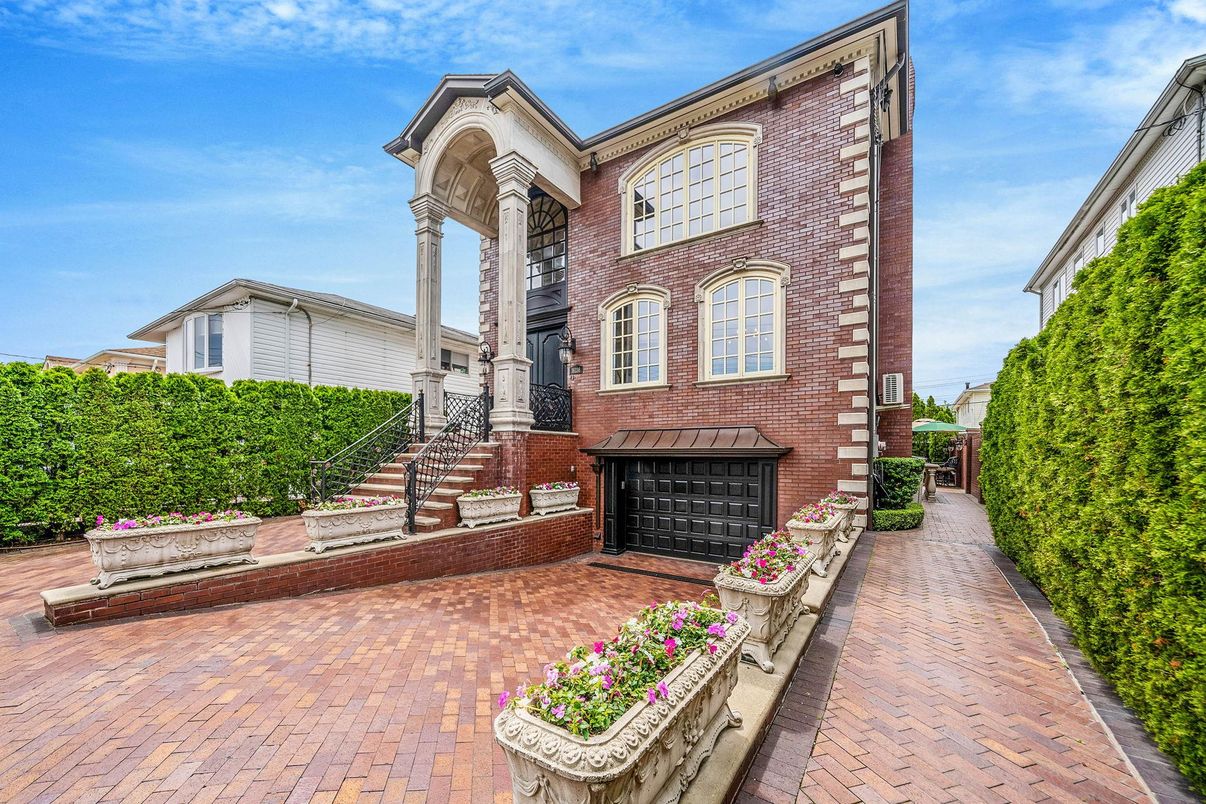 Attached, Exterior, Facade, Brick Facade, Rowhouse