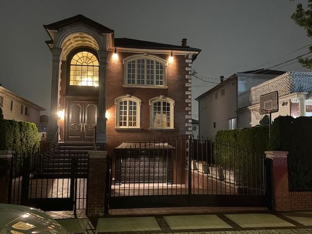 Exterior, Facade, Brick Facade, Rowhouse