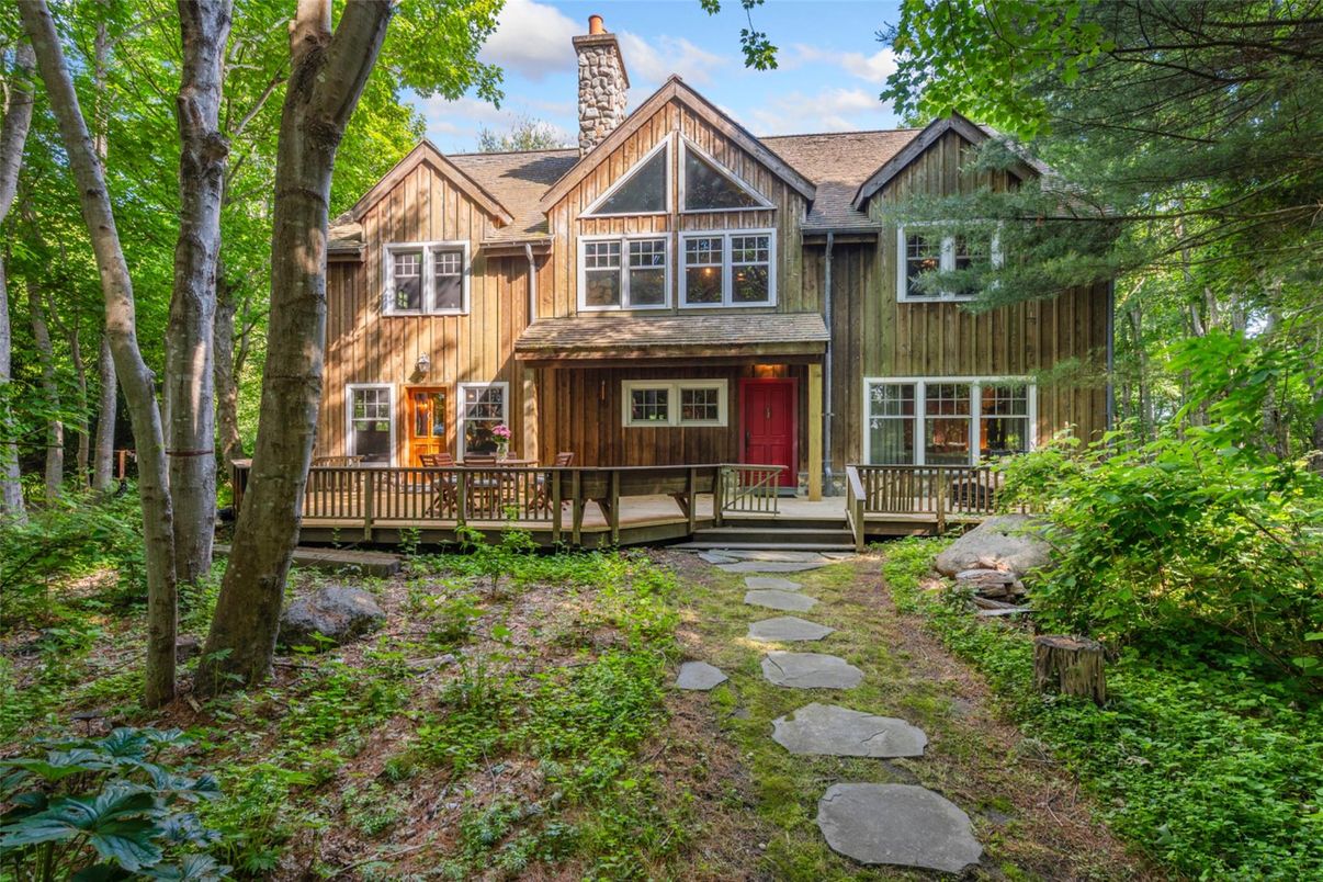Exterior, Facade, Log Home