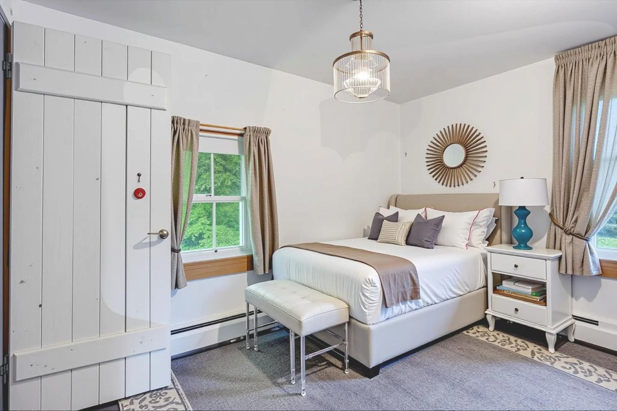 Bedroom, Interior, Pendant Lights